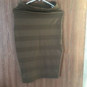 Olive green Akira Pencil Skirt

Worn 1 time
